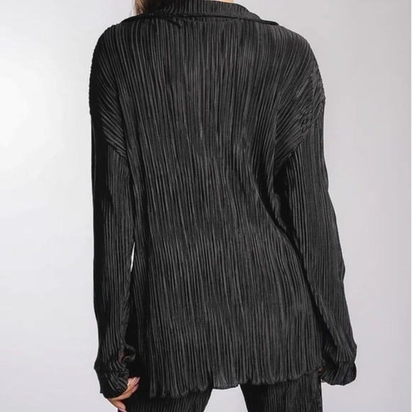 Boutique Plisse Set - Picture 5 of 11